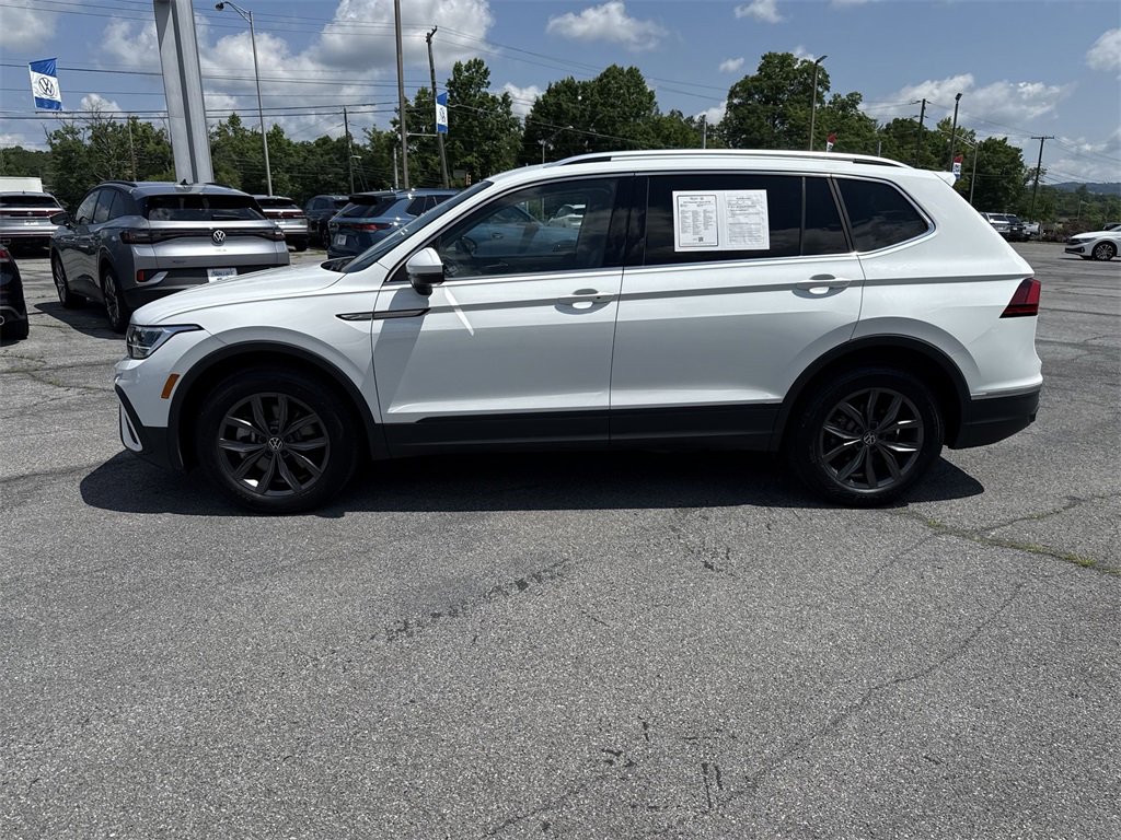 Used 2024 Volkswagen Tiguan SE image 3