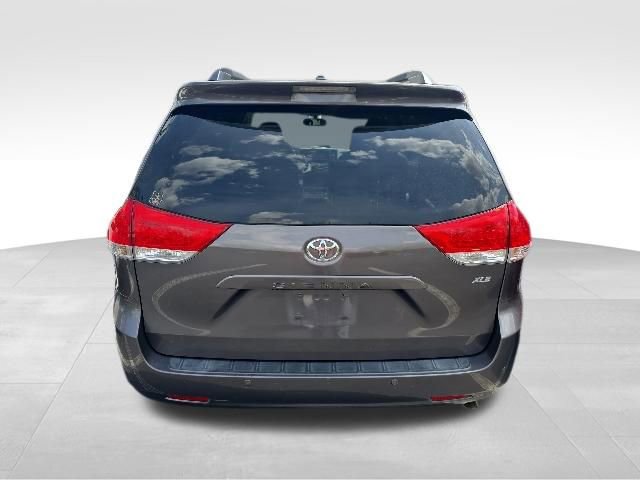 Used 2014 Toyota Sienna XLE FWD image 4