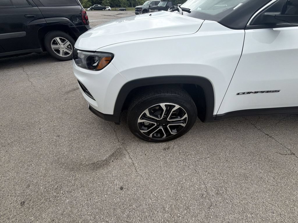 Used 2023 Jeep Compass Limited AWD/4WD image 10