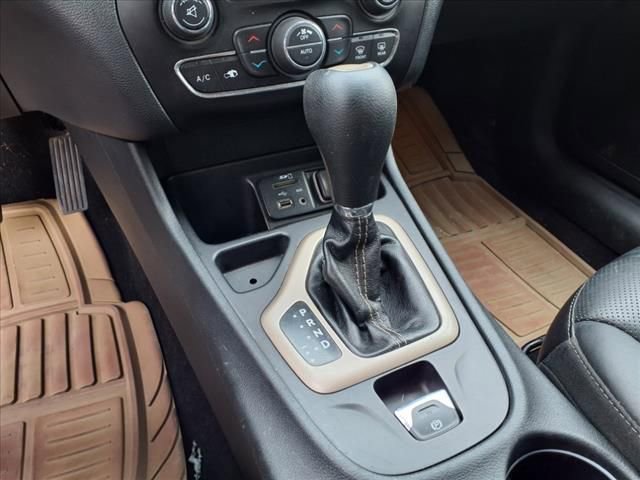 Used 2016 Jeep Cherokee Latitude w/ Comfort/Convenience Group FWD image 17