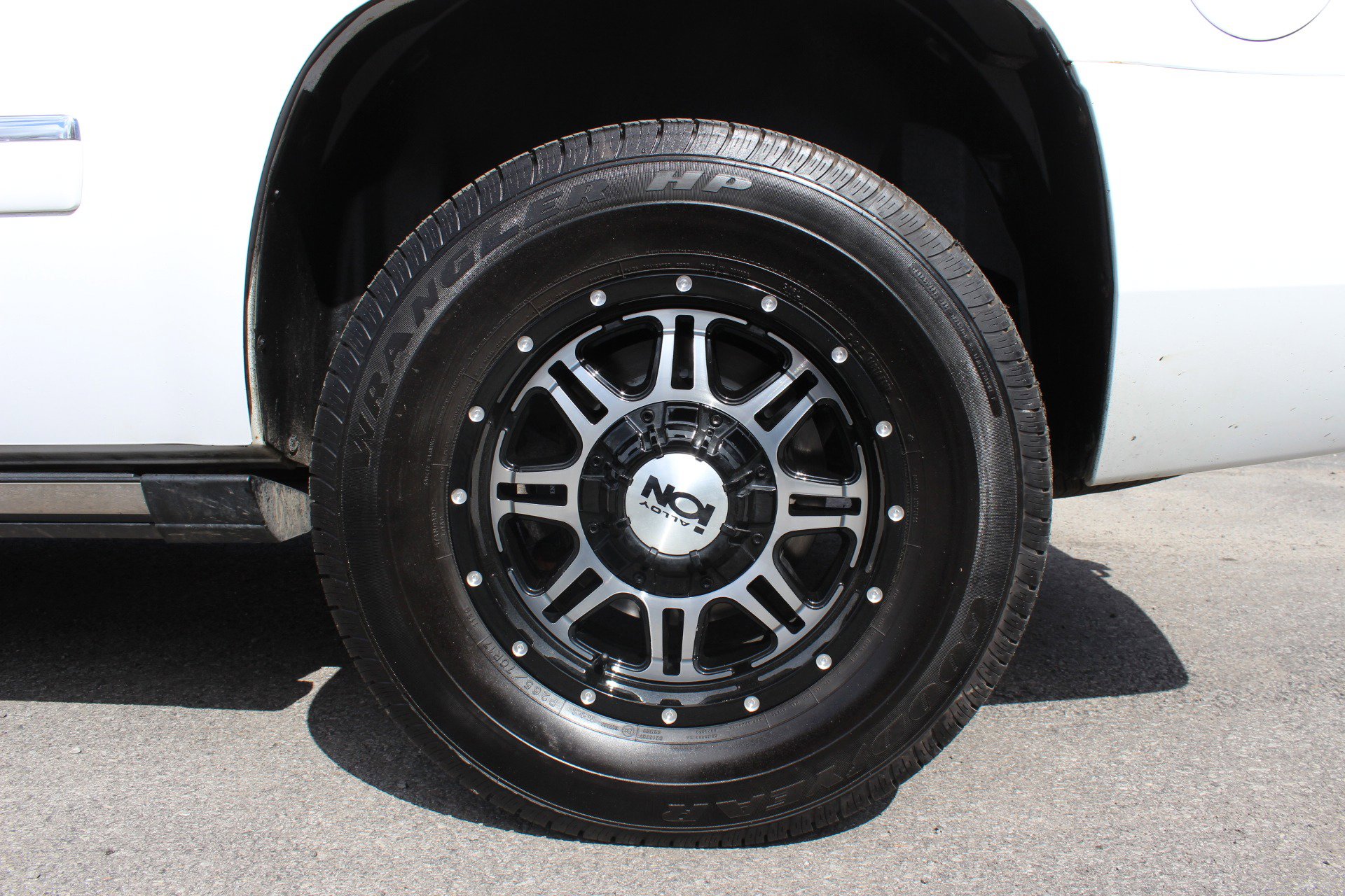 Used 2011 GMC Yukon Denali image 49