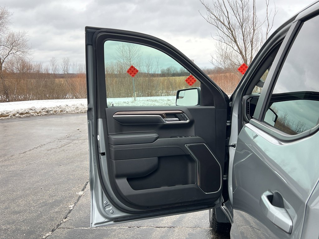 Used 2024 Chevrolet Silverado 1500 LT image 10