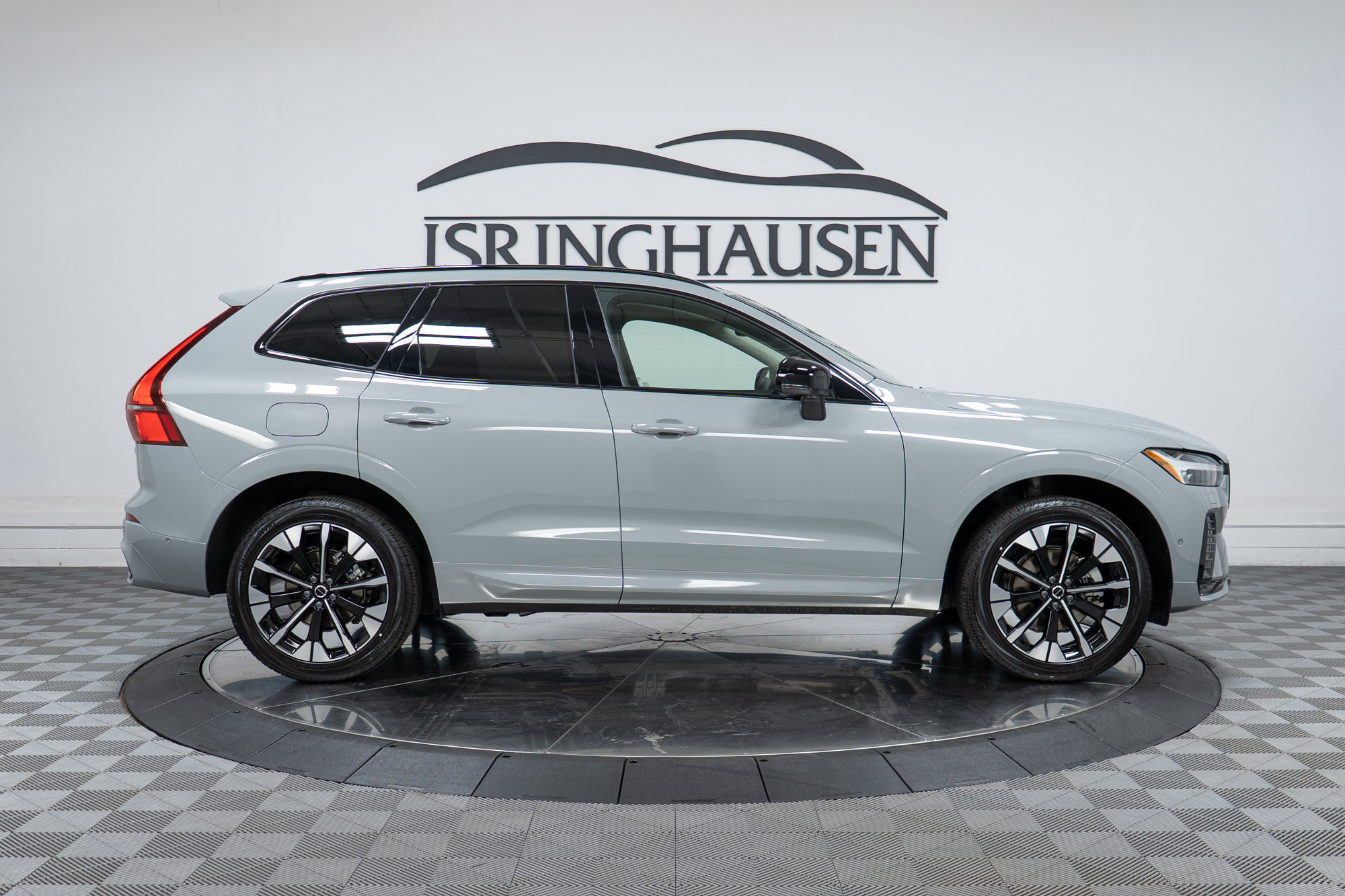 New 2027 Volvo XC60 B5 Plus AWD/4WD image 4