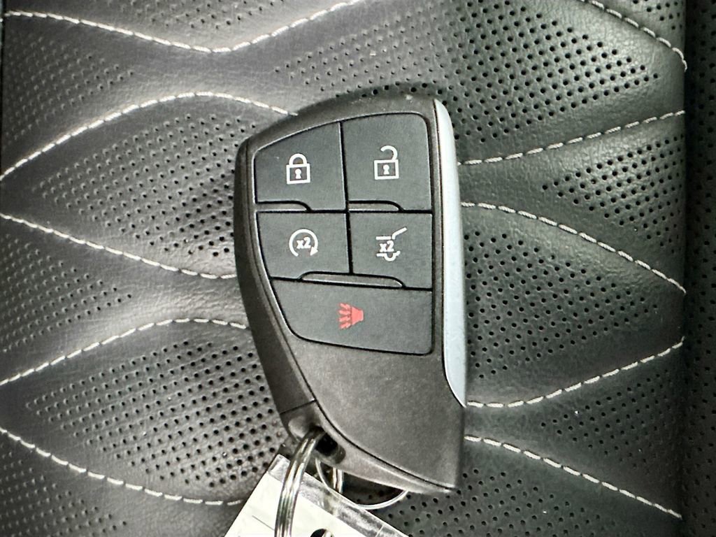 Used 2022 Buick Envision Avenir w/ Technology Package II image 32