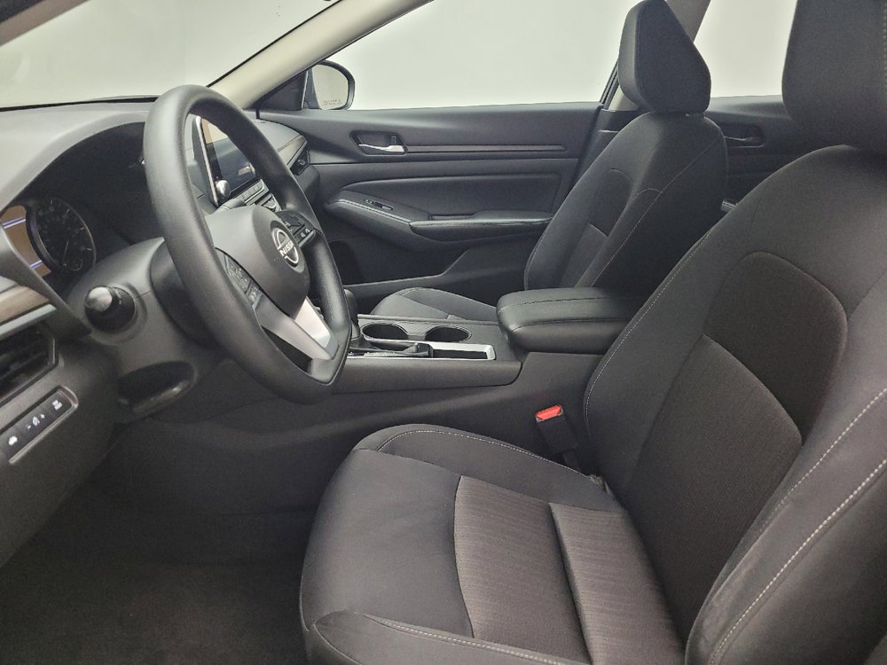 Used 2025 Nissan Altima 2.5 SV FWD image 32