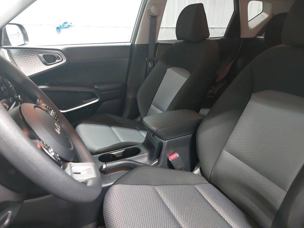Used 2025 Kia Soul LX w/ LX Technology Package image 14