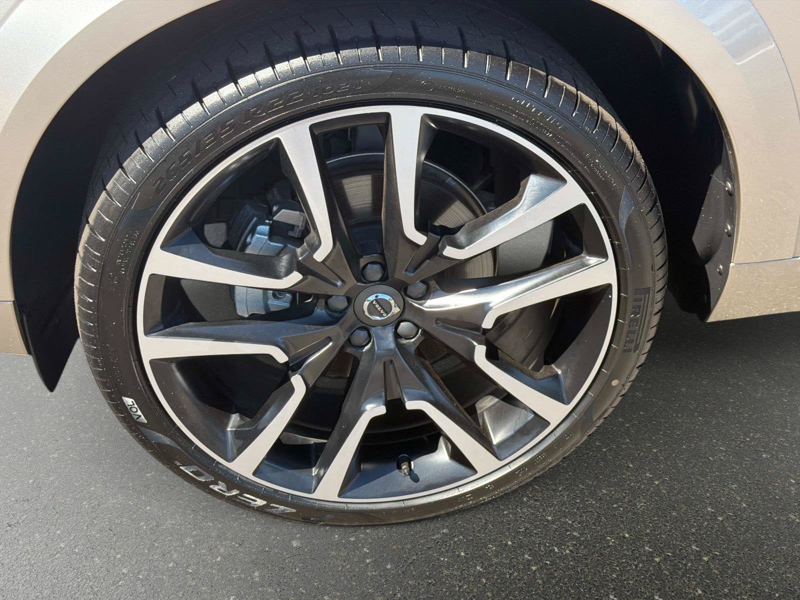 Certified 2024 Volvo XC60 B5 Ultimate w/ Protection Package Premier AWD/4WD image 10
