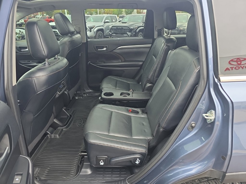 Used 2019 Toyota Highlander Limited Platinum AWD/4WD image 13