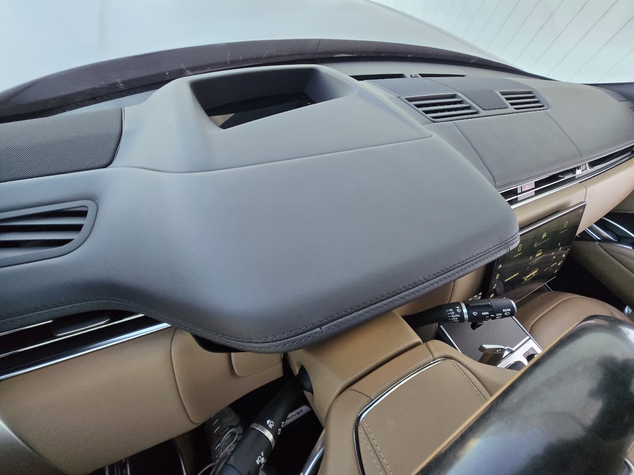 Used 2023 Land Rover Range Rover SE image 29