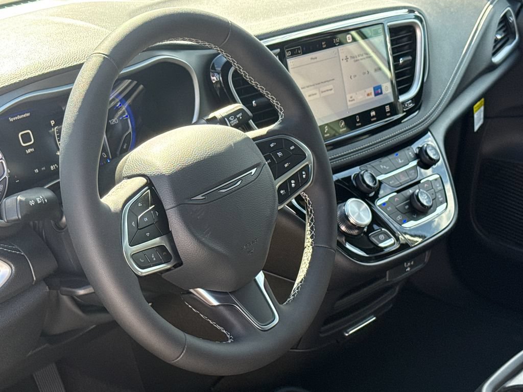 New 2027 Chrysler Pacifica Select FWD image 19