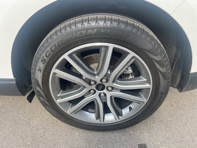 Used 2024 Ford Edge Titanium w/ Equipment Group 301A image 9