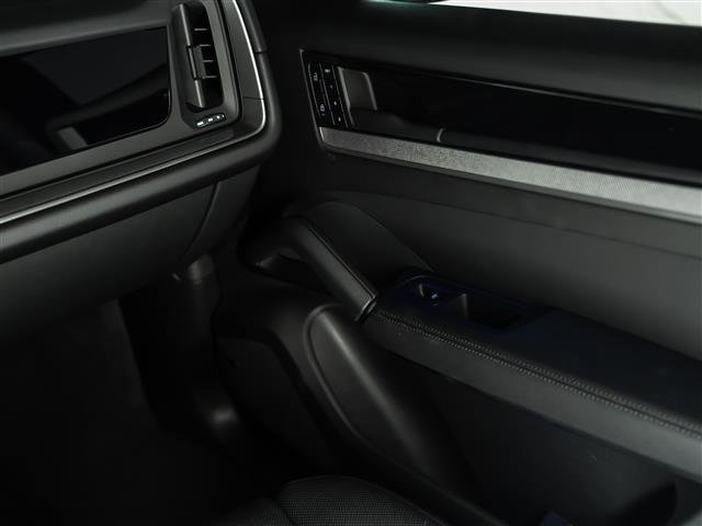 Certified 2025 Porsche Cayenne Coupe AWD/4WD image 29