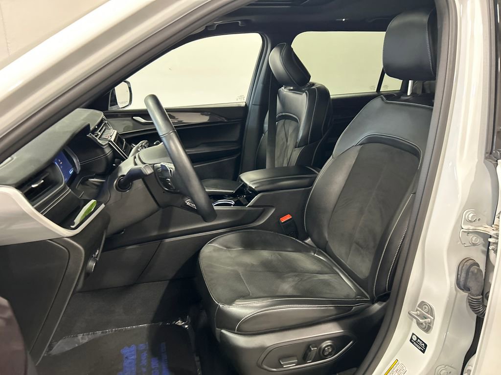 Used 2022 Jeep Grand Cherokee L Laredo AWD/4WD image 16