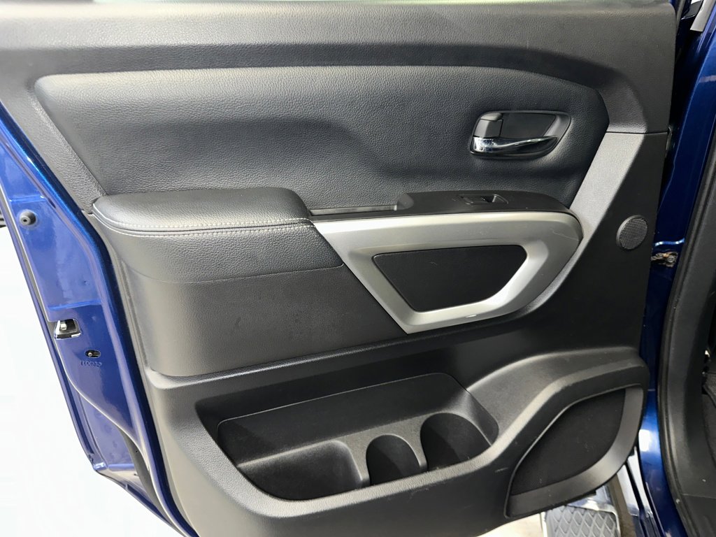 Used 2021 Nissan Titan SL w/ Moonroof Package image 18