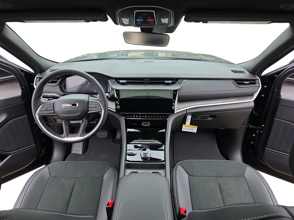 New 2026 Jeep Grand Cherokee Altitude AWD/4WD image 9