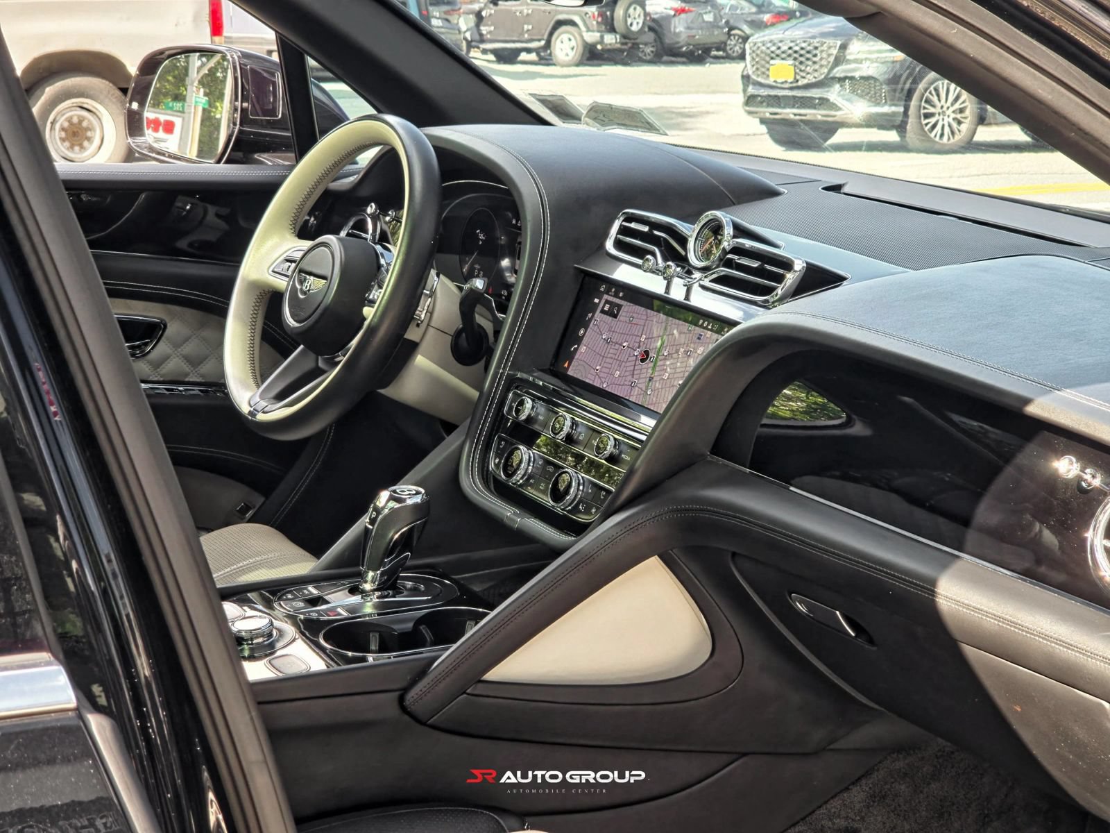 Used 2021 Bentley Bentayga AWD/4WD image 27