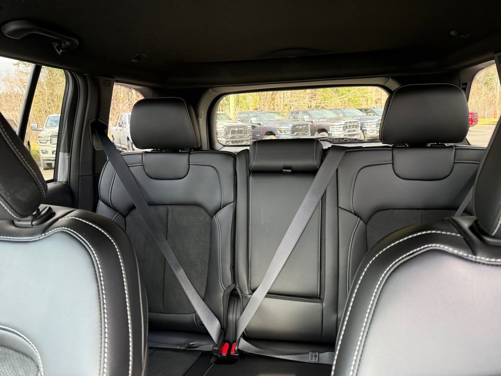 New 2026 Jeep Grand Cherokee Altitude image 25