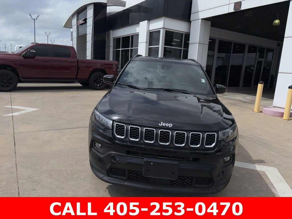 Used 2024 Jeep Compass Latitude AWD/4WD image 8