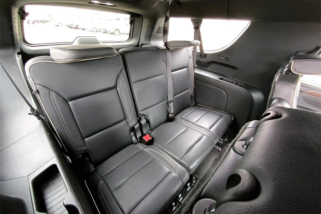 Used 2023 Chevrolet Suburban Premier image 21