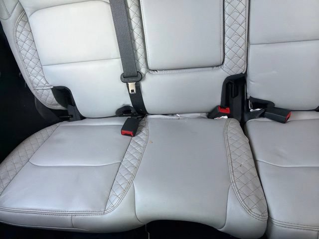 Used 2023 Jeep Wrangler Unlimited Sahara AWD/4WD image 12
