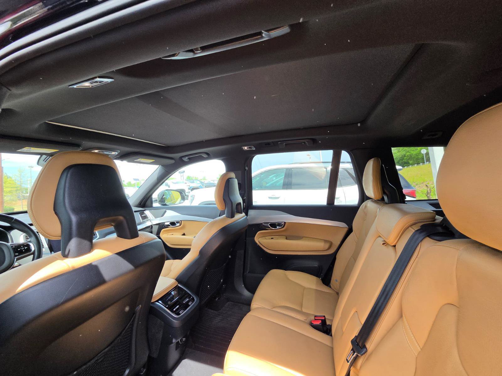 Used 2017 Volvo XC90 T6 Momentum w/ Vision Package image 10