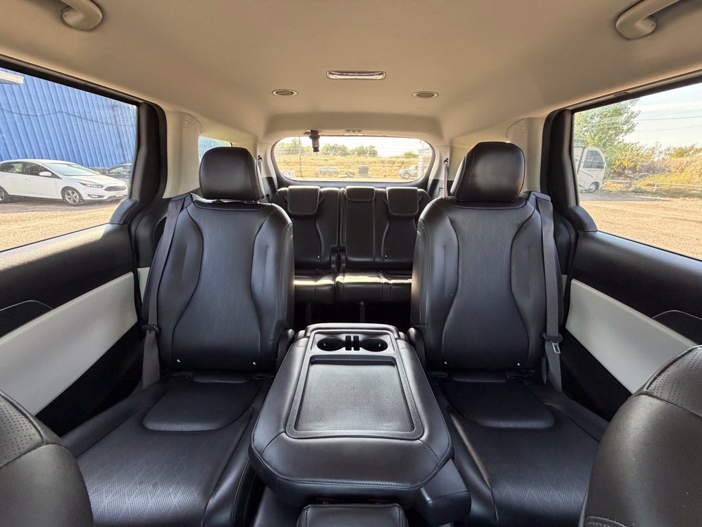 Used 2022 Kia Carnival LX FWD image 13