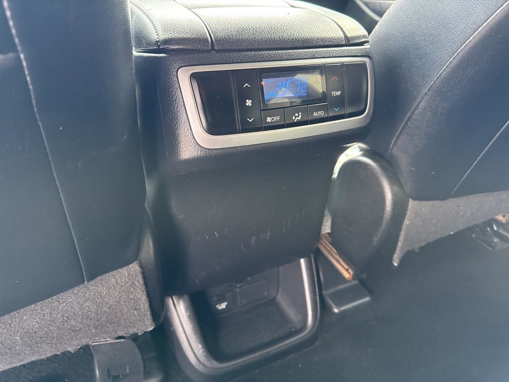 Used 2016 Toyota Highlander XLE AWD/4WD image 16