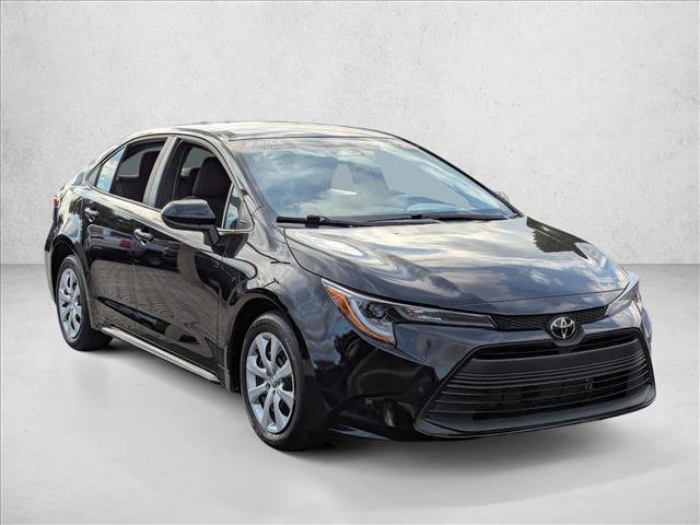 Used 2025 Toyota Corolla LE image 3