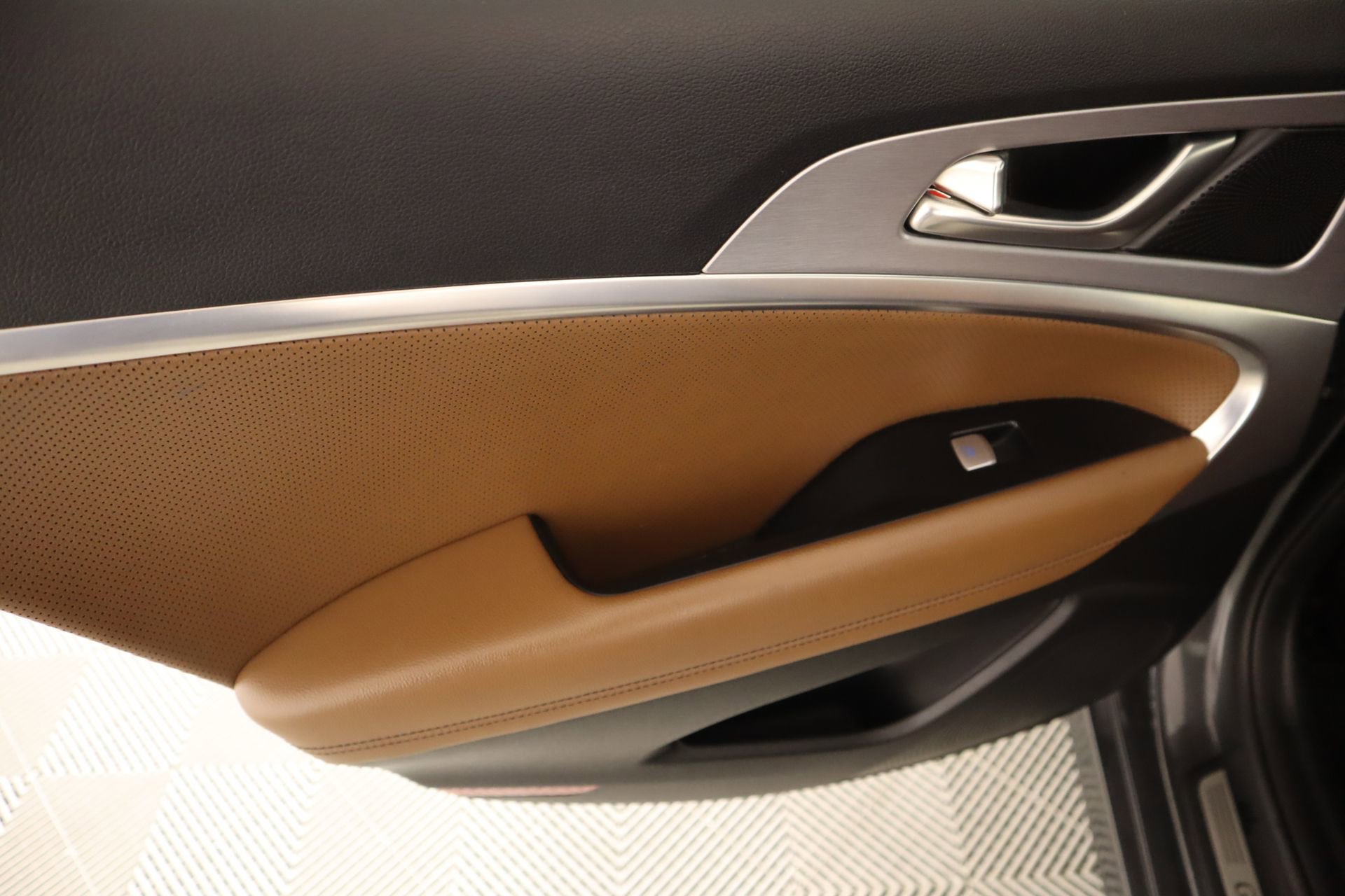 Used 2021 Genesis G70 2.0T w/ Elite Package image 18