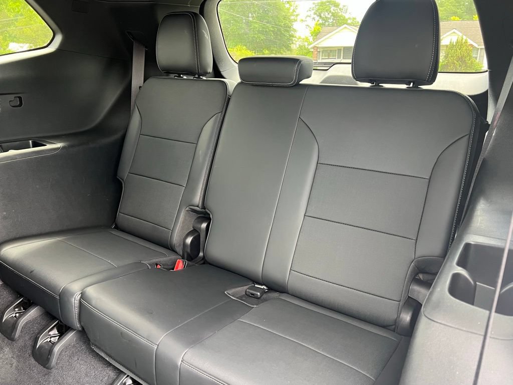 Used 2025 Buick Enclave Preferred AWD/4WD image 6