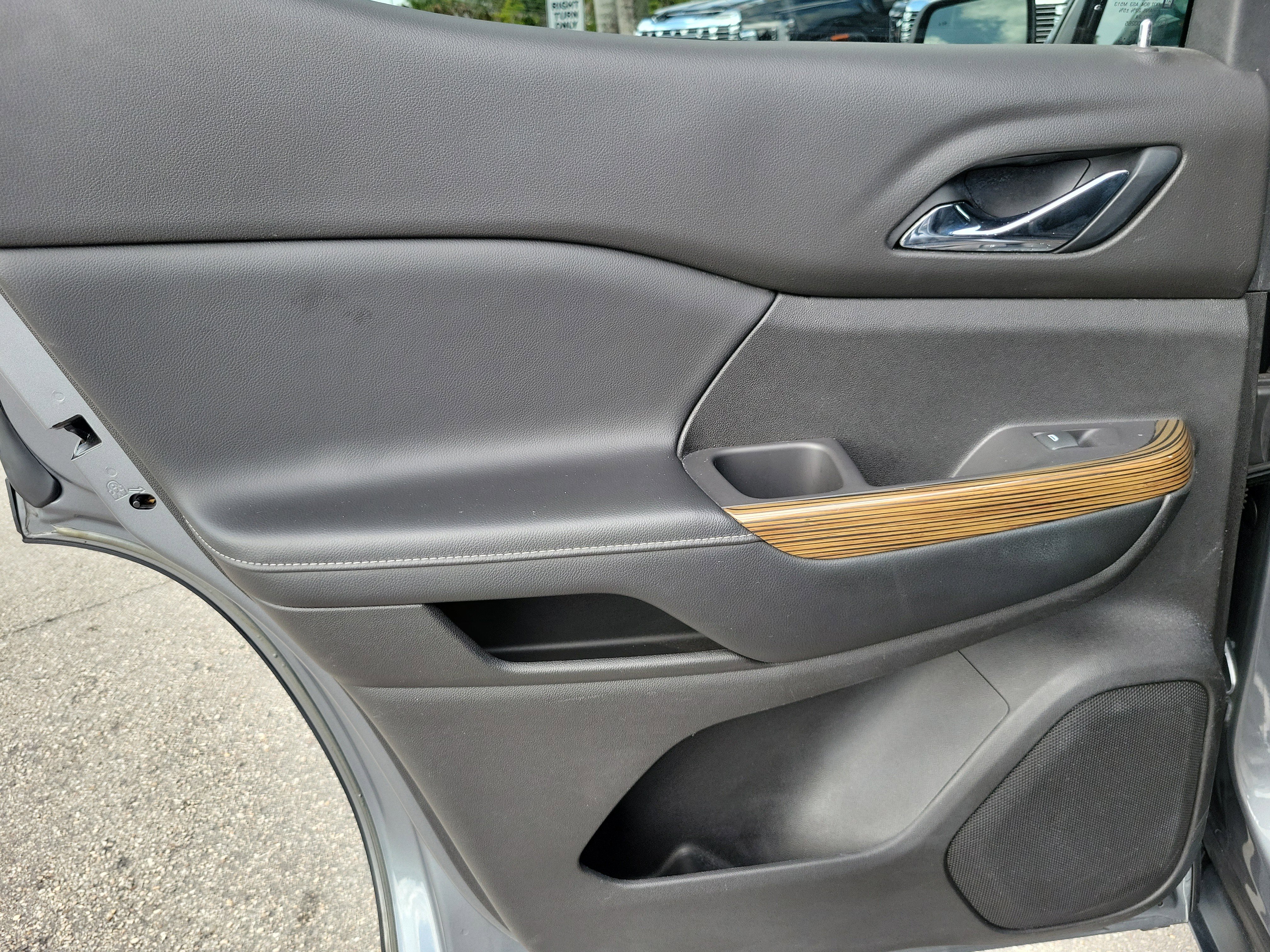 Used 2020 GMC Acadia SLE image 24