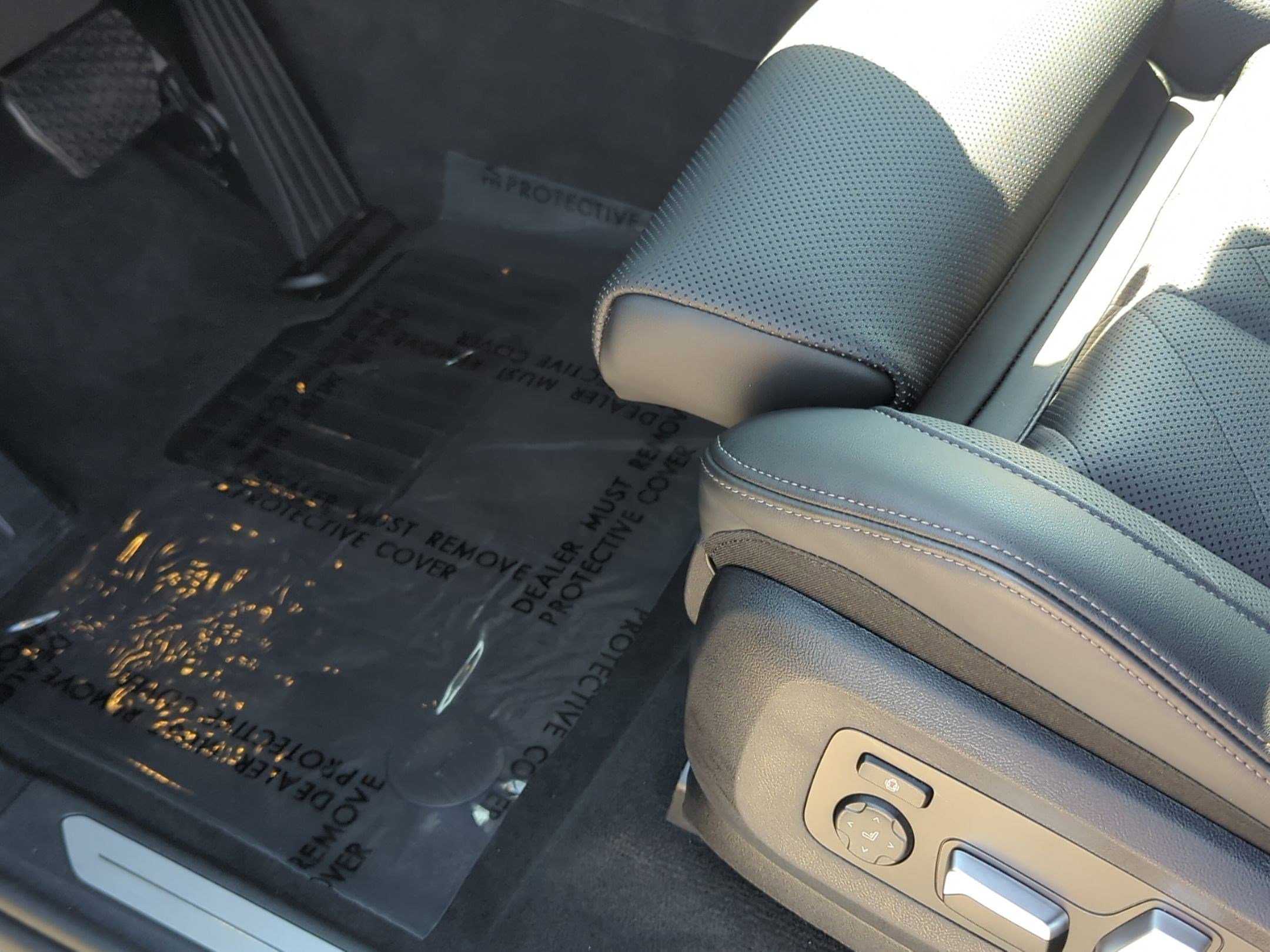 Used 2025 BMW X5 xDrive50e w/ Premium Package image 17