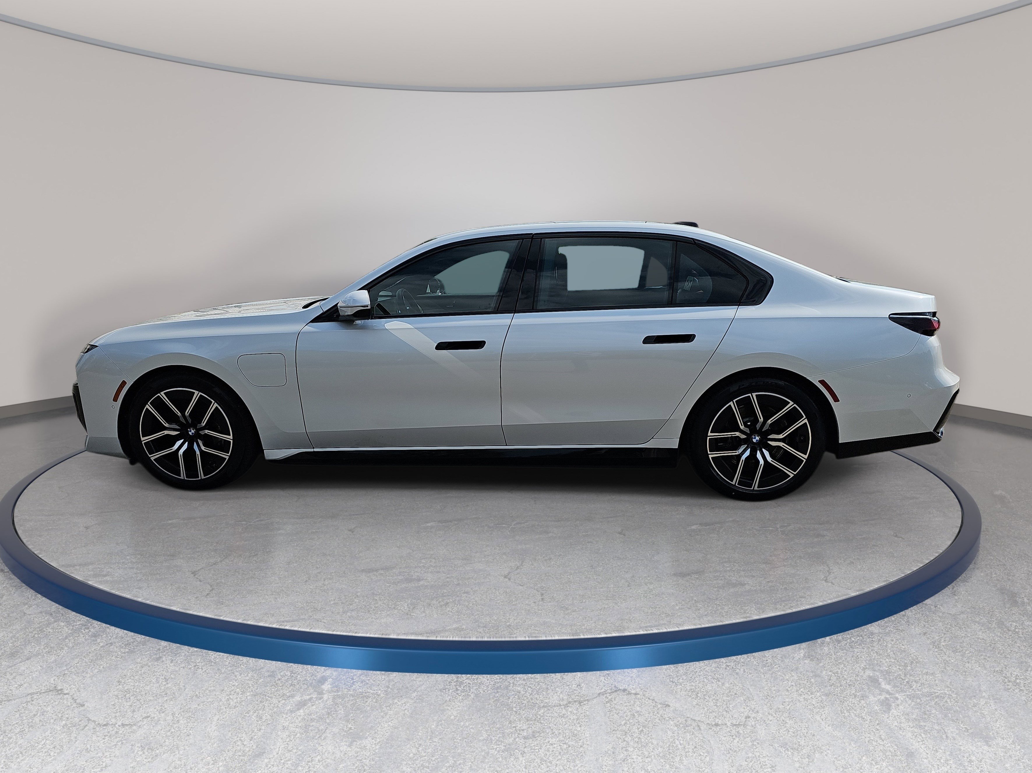 Certified 2025 BMW 750e xDrive image 9