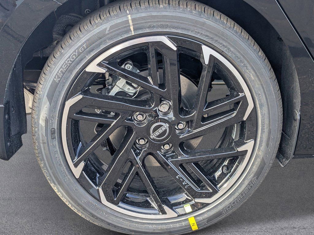 New 2026 Nissan Sentra SR w/ Floor Mat Package FWD image 9