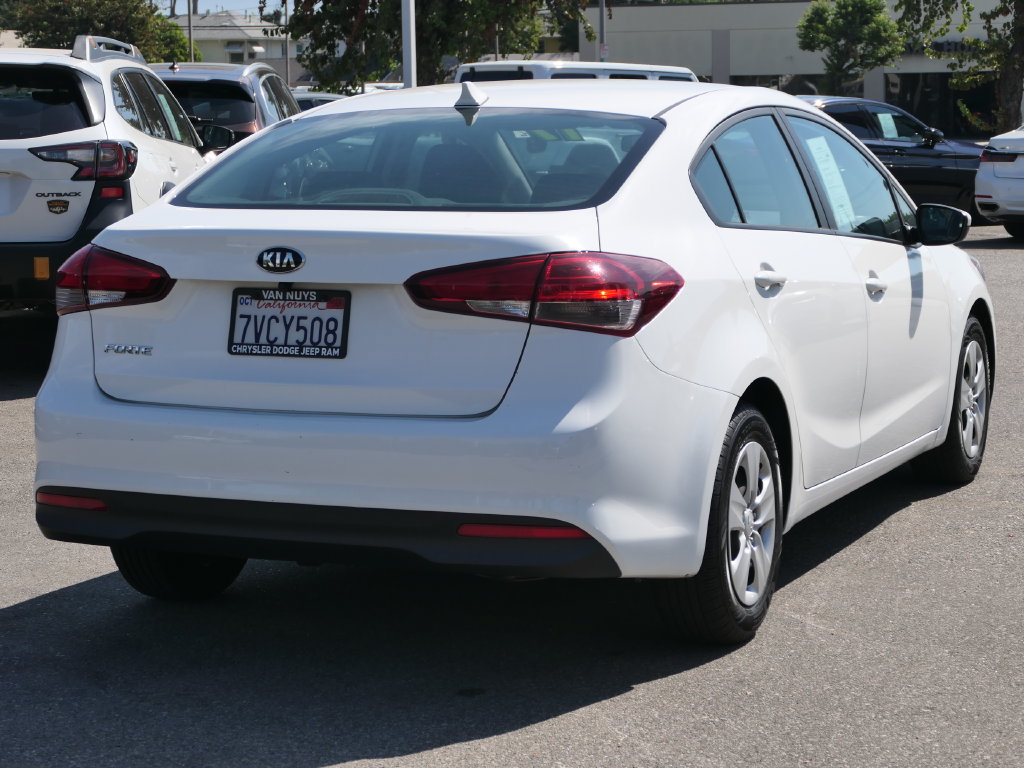 Used 2017 Kia Forte LX FWD image 3