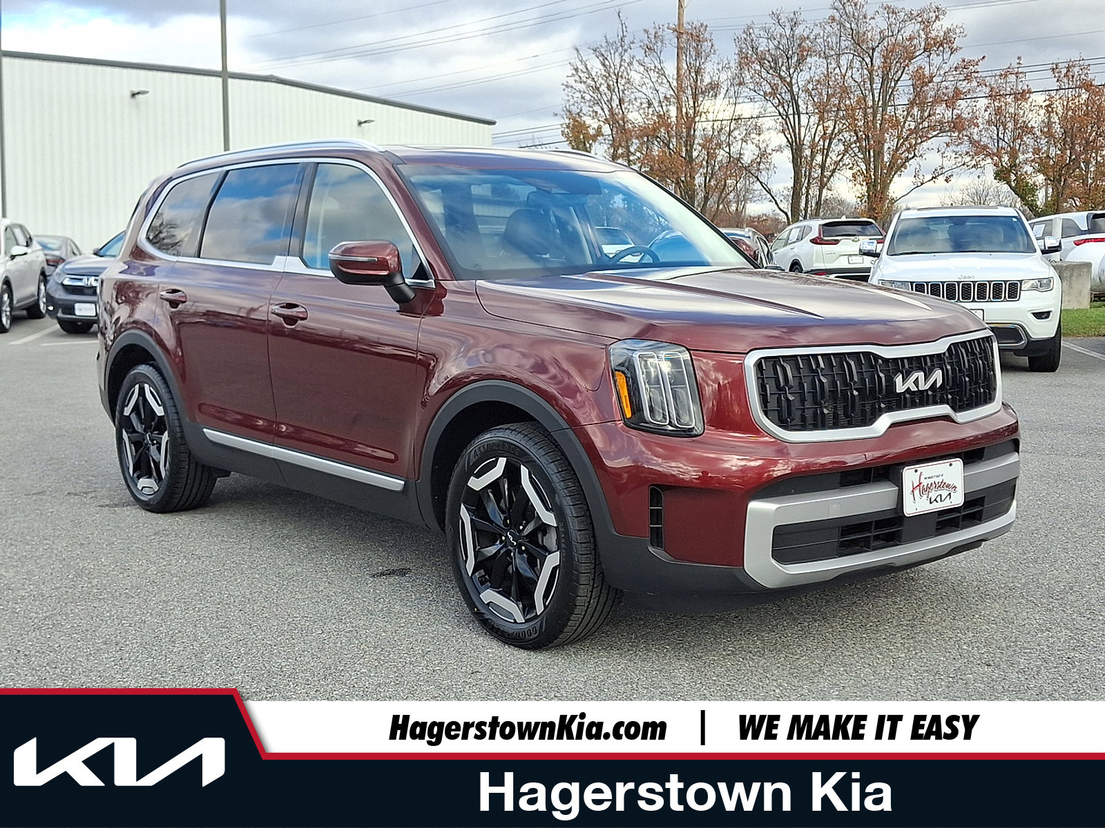 Used 2023 Kia Telluride EX w/ EX Captain's Chair Package image 1
