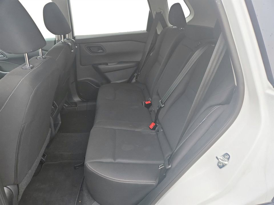 Used 2024 Nissan Rogue S image 28