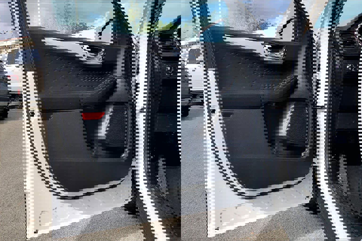 Used 2020 Ford Escape SE image 23