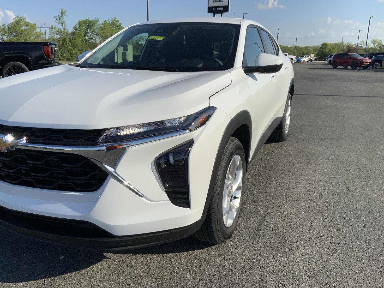 New 2026 Chevrolet Trax LS w/ LS Convenience Package FWD image 15