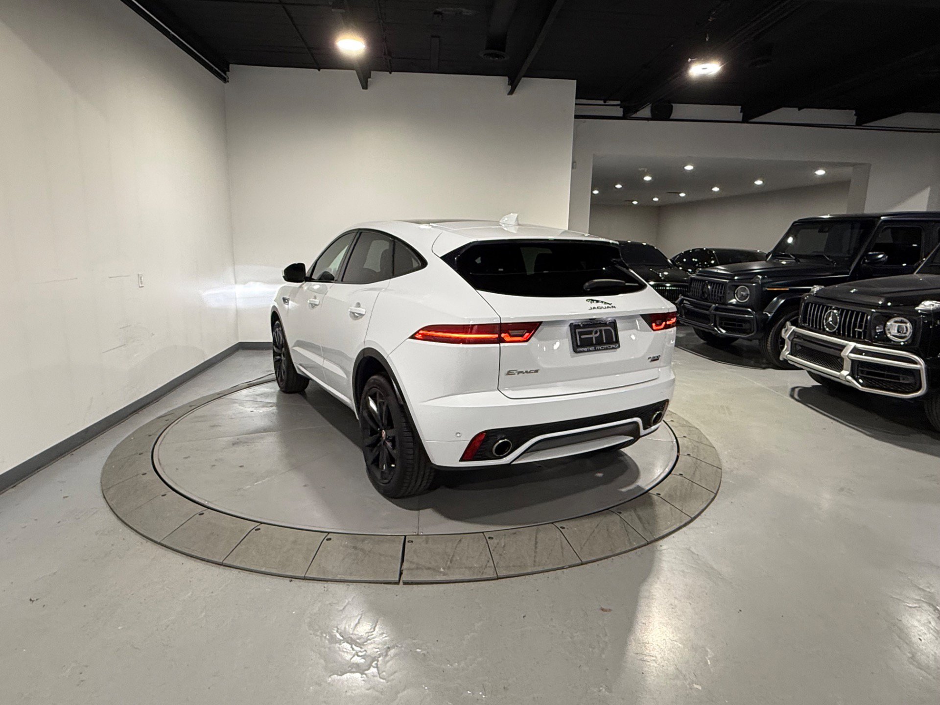 Used 2019 Jaguar E-PACE R-Dynamic SE image 15
