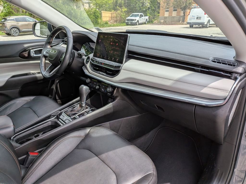 Used 2022 Jeep Compass Limited AWD/4WD image 23