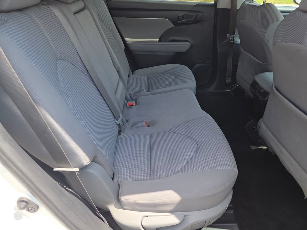 Used 2021 Toyota Highlander L AWD/4WD image 27