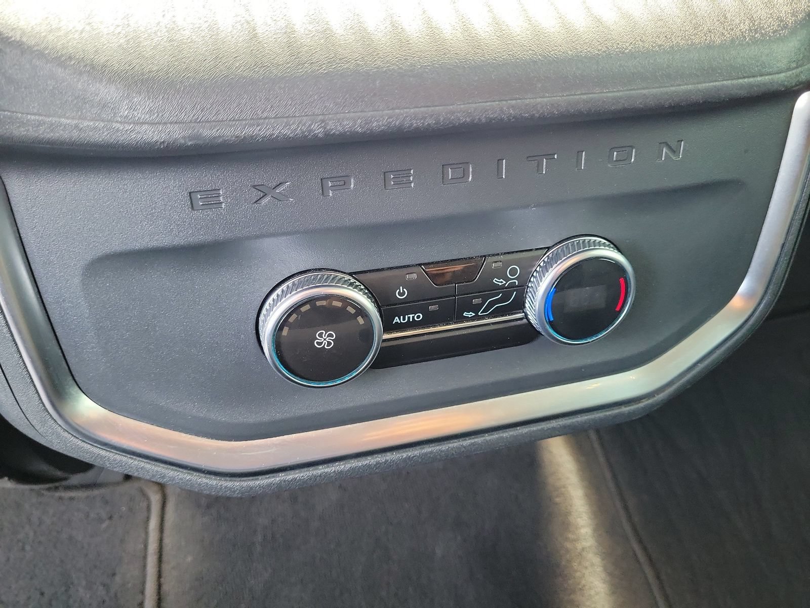 Certified 2025 Ford Expedition Max Active AWD/4WD image 15