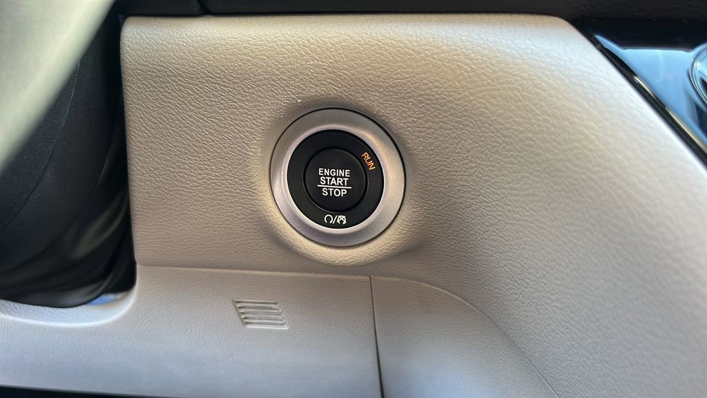 Used 2024 Chrysler Pacifica Touring-L image 26