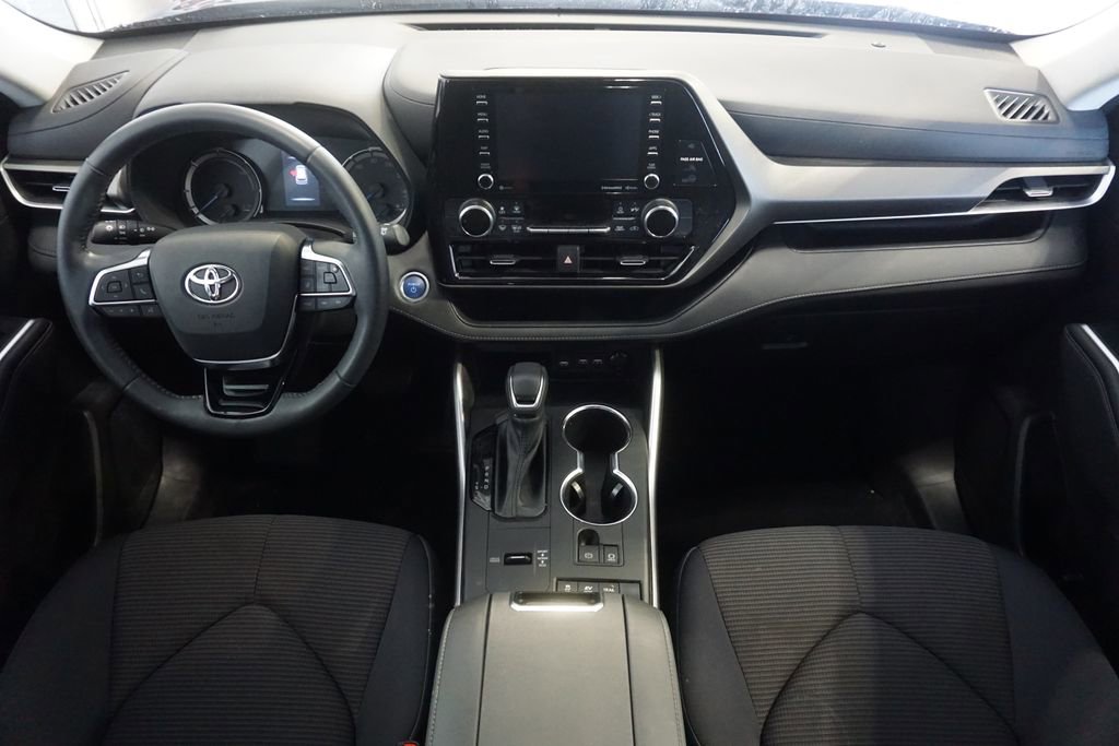 Used 2021 Toyota Highlander LE AWD/4WD image 24