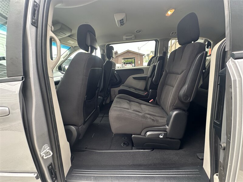 Used 2016 Dodge Grand Caravan SE w/ Quick Order Package 29E SE FWD image 48