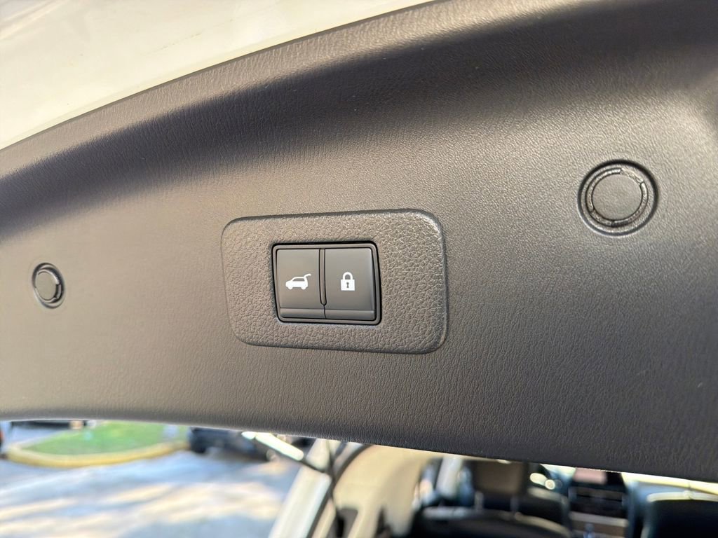 Used 2024 Nissan Armada SL w/ Captain's Chairs Package RWD image 37