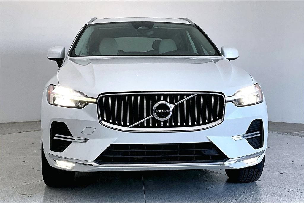 Used 2023 Volvo XC60 B5 Plus AWD/4WD image 3