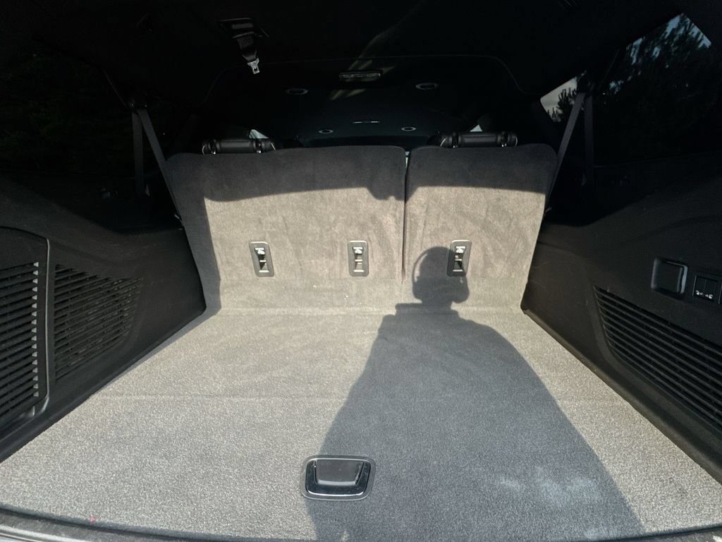 Used 2025 Chevrolet Suburban Premier RWD image 35