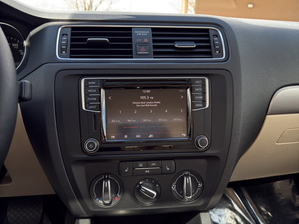 Used 2017 Volkswagen Jetta SE FWD image 35